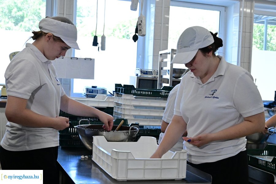 Város tortája készül a Sipkayban 2024