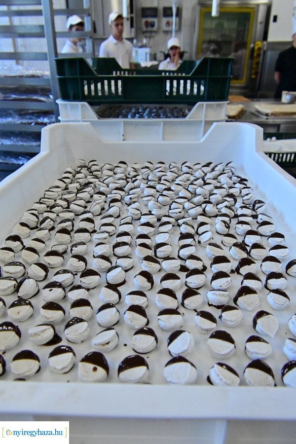 Város tortája készül a Sipkayban 2024