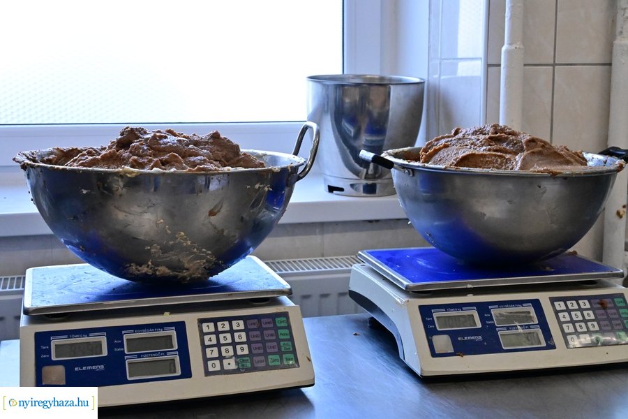 Város tortája készül a Sipkayban 2024