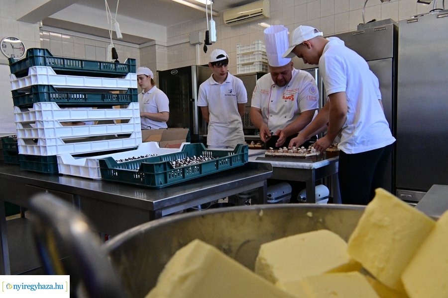 Város tortája készül a Sipkayban 2024