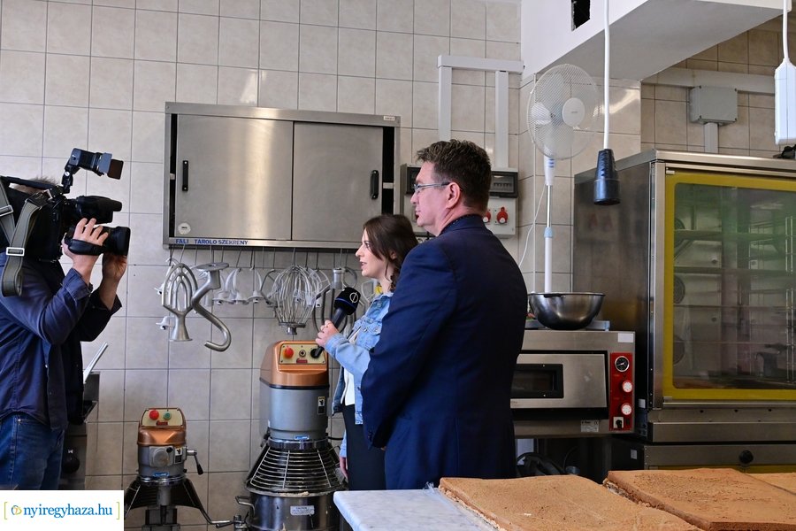 Város tortája készül a Sipkayban 2024
