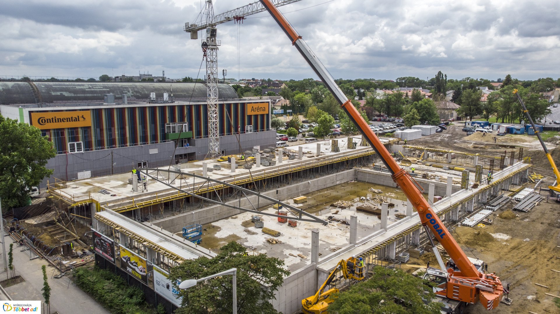 Városi Uszoda építkezése a magasból