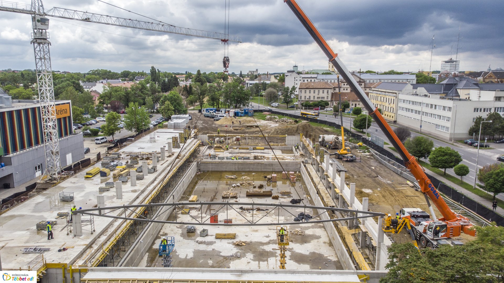 Városi Uszoda építkezése a magasból