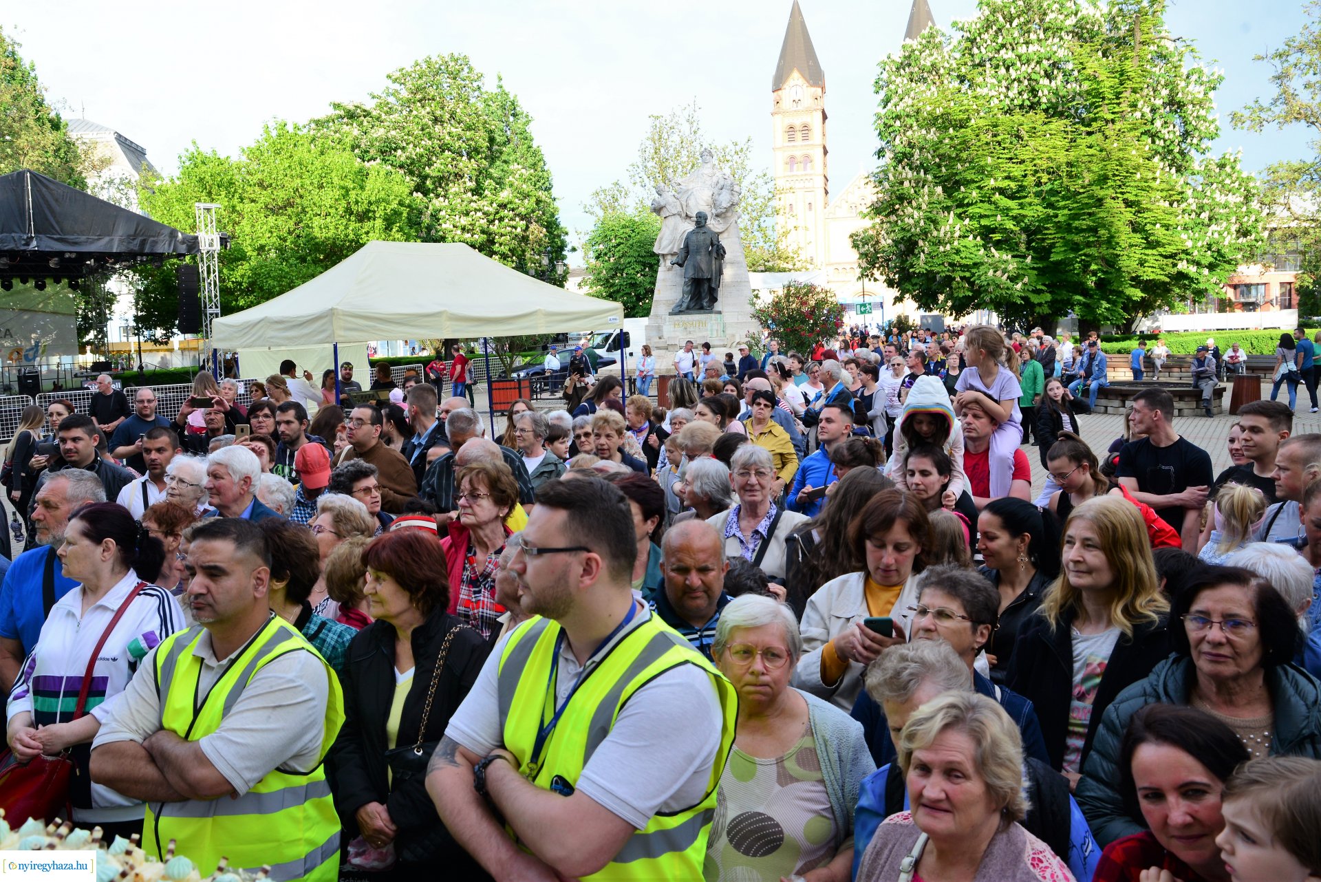 Városnap 2022 - fehércsokis várostortát készítettek a Sipkay-s cukrásztanulók