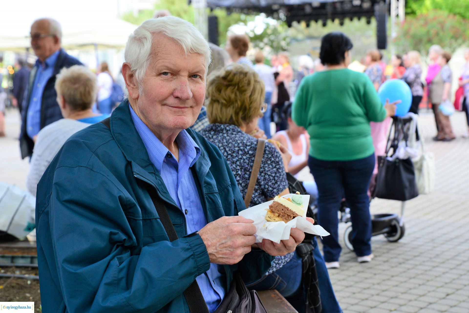 Városnap 2022 - fehércsokis várostortát készítettek a Sipkay-s cukrásztanulók