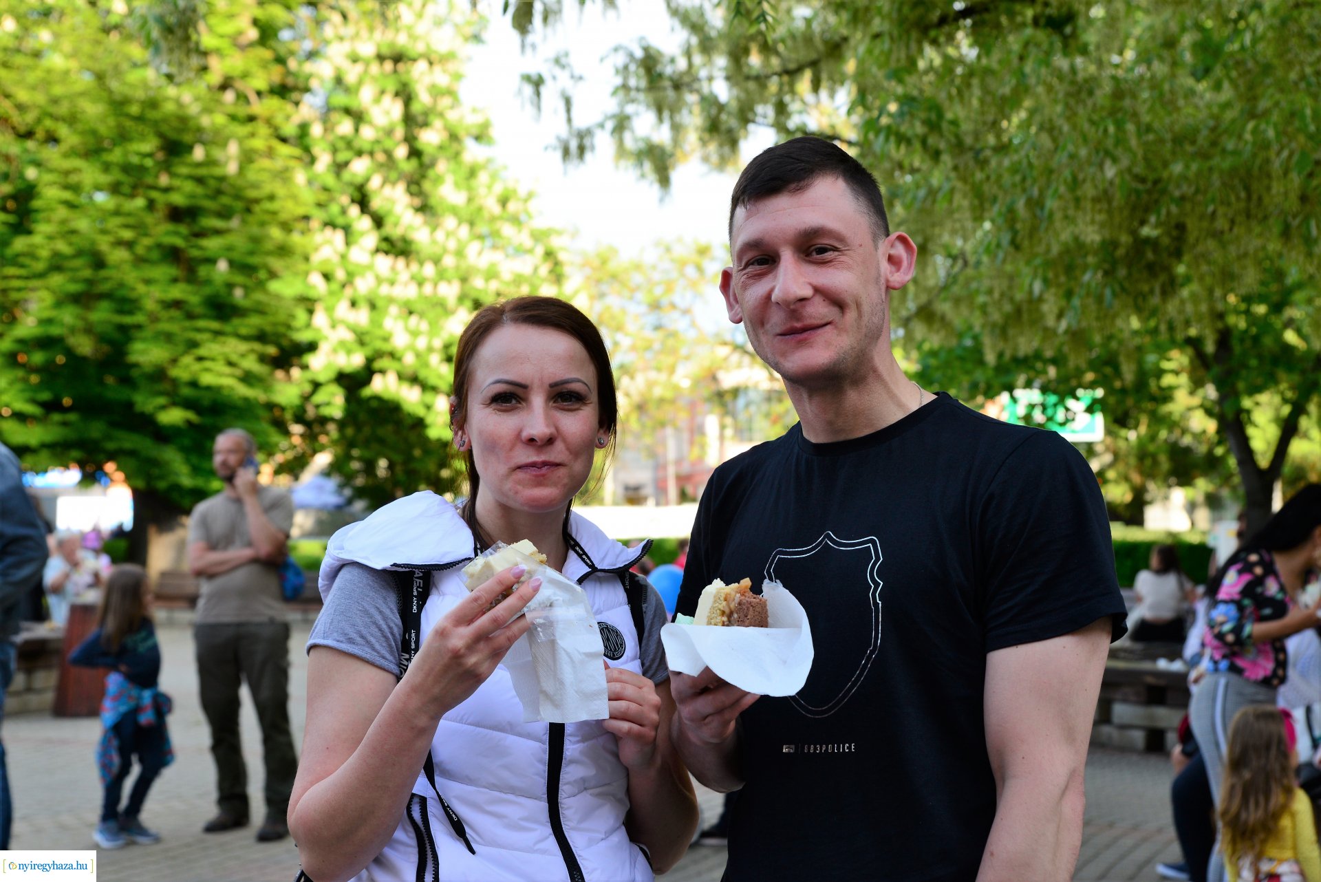 Városnap 2022 - fehércsokis várostortát készítettek a Sipkay-s cukrásztanulók