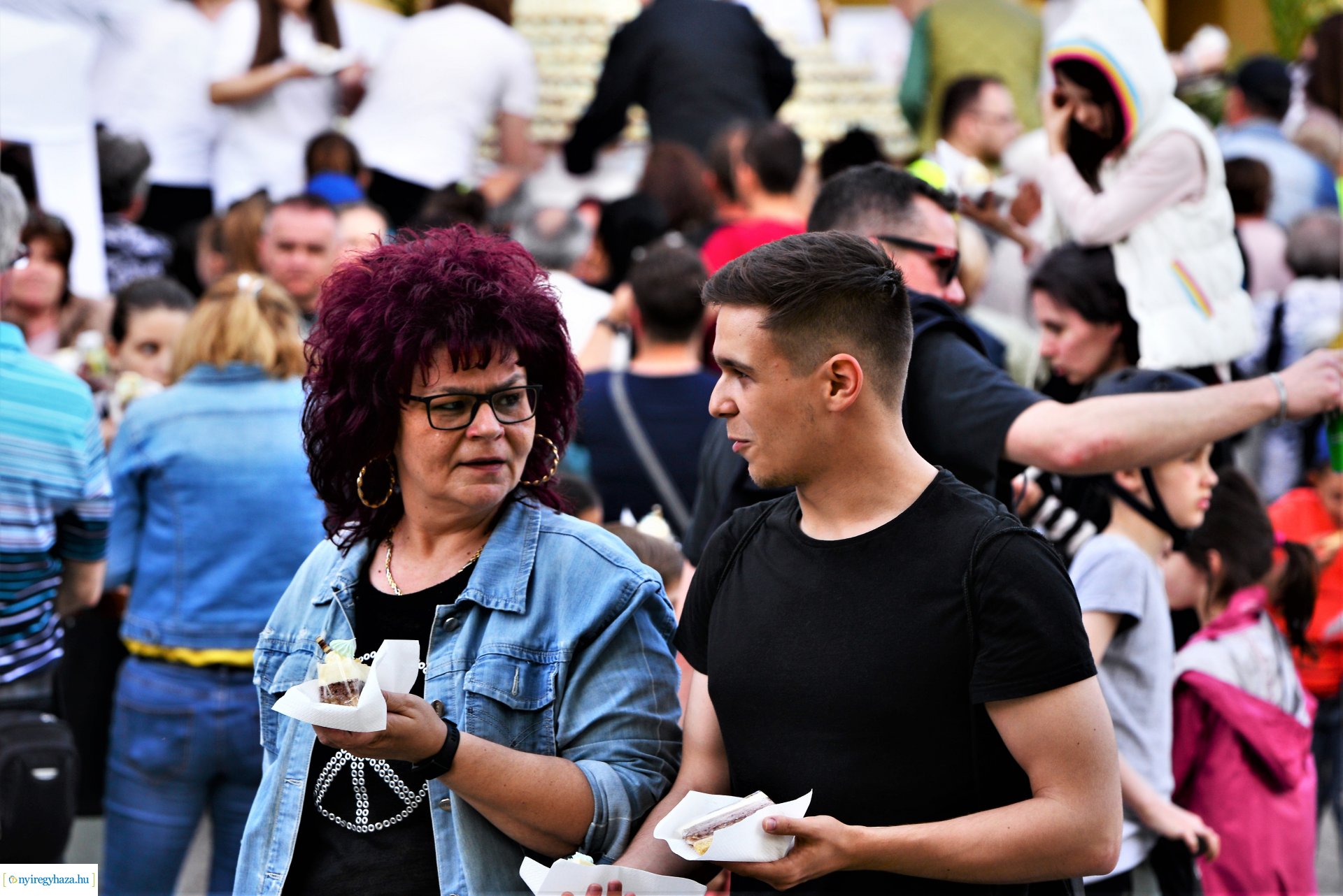 Városnap 2022 - fehércsokis várostortát készítettek a Sipkay-s cukrásztanulók