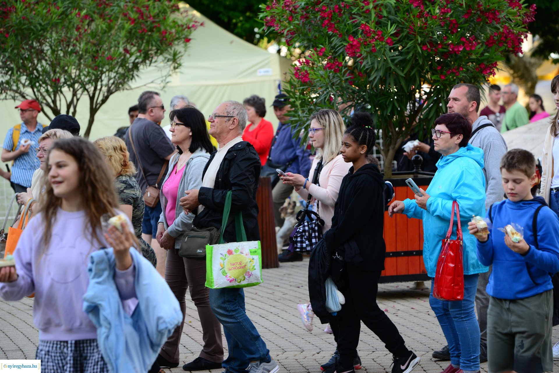 Városnap 2022 - fehércsokis várostortát készítettek a Sipkay-s cukrásztanulók