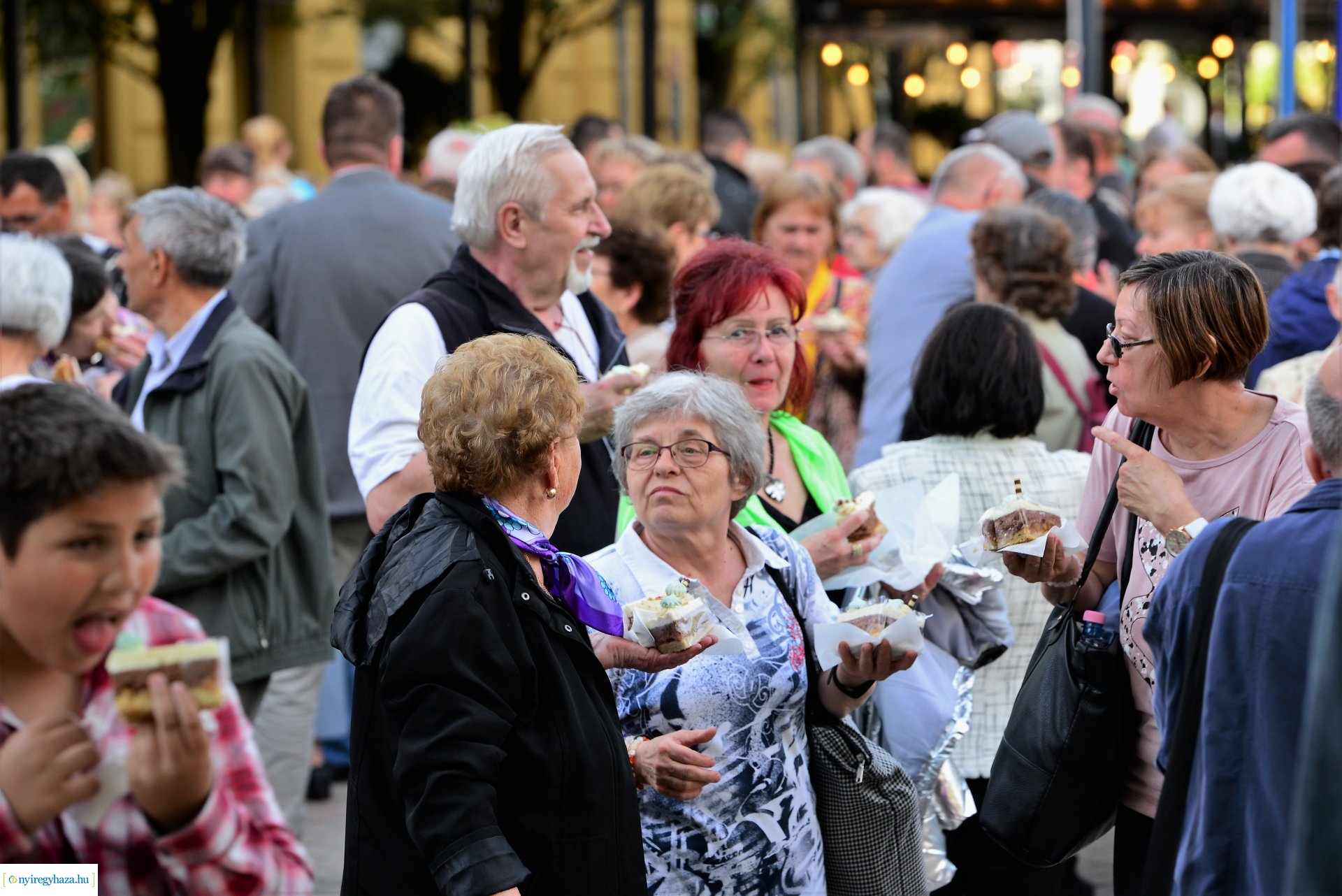 Városnap 2022 - fehércsokis várostortát készítettek a Sipkay-s cukrásztanulók