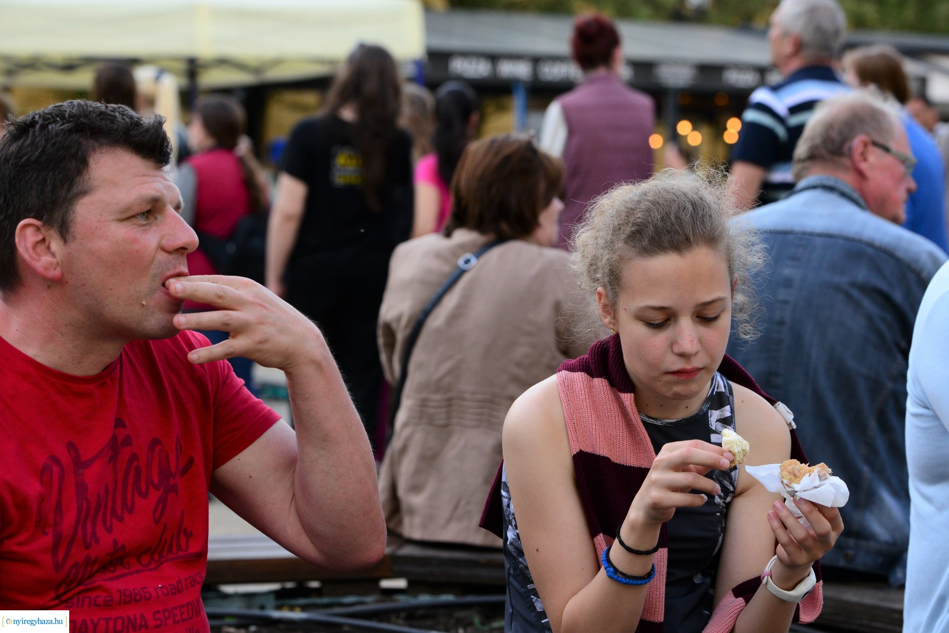 Városnap 2022 - fehércsokis várostortát készítettek a Sipkay-s cukrásztanulók