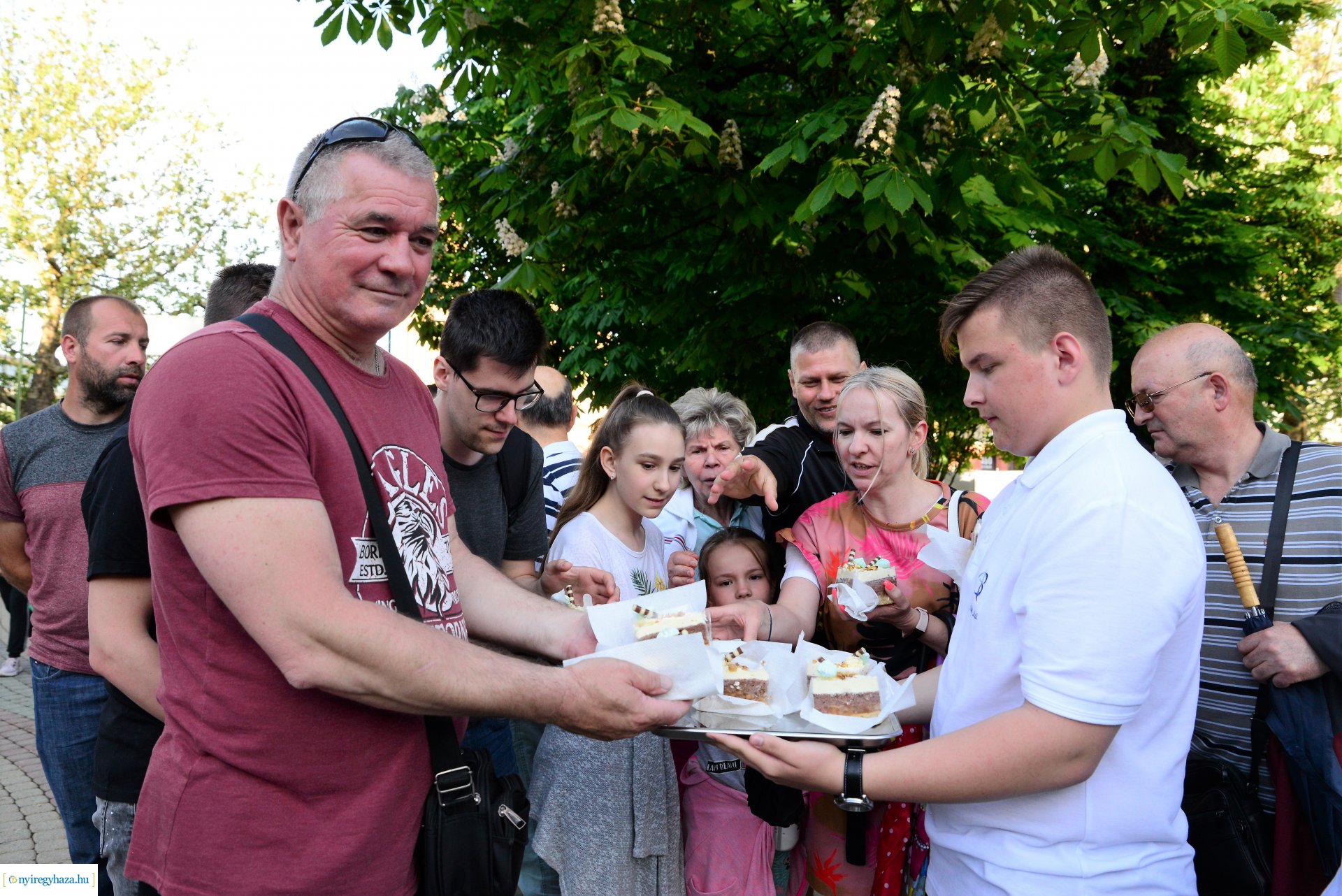 Városnap 2022 - fehércsokis várostortát készítettek a Sipkay-s cukrásztanulók