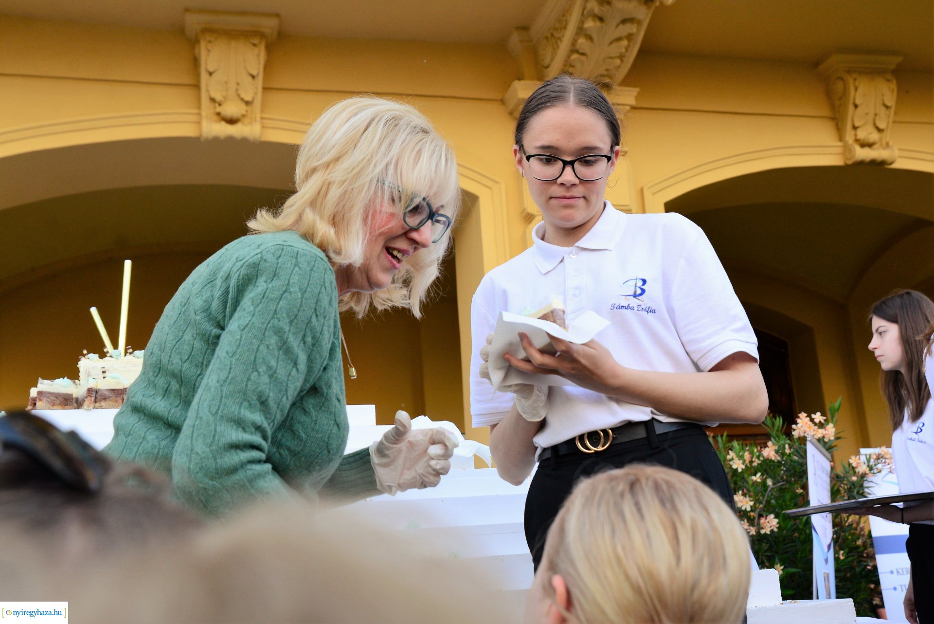 Városnap 2022 - fehércsokis várostortát készítettek a Sipkay-s cukrásztanulók