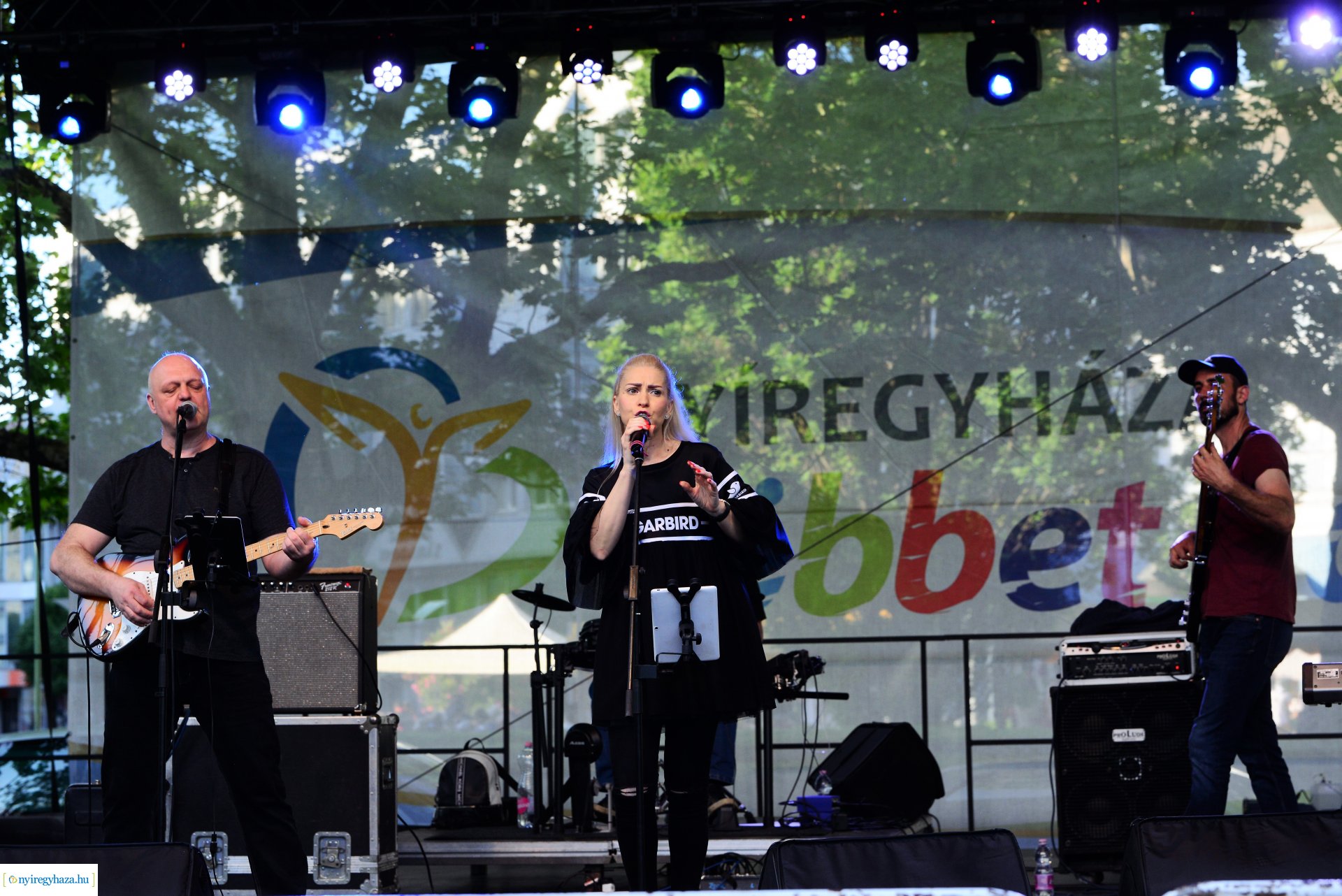 Városnap 2022 - fehércsokis várostortát készítettek a Sipkay-s cukrásztanulók