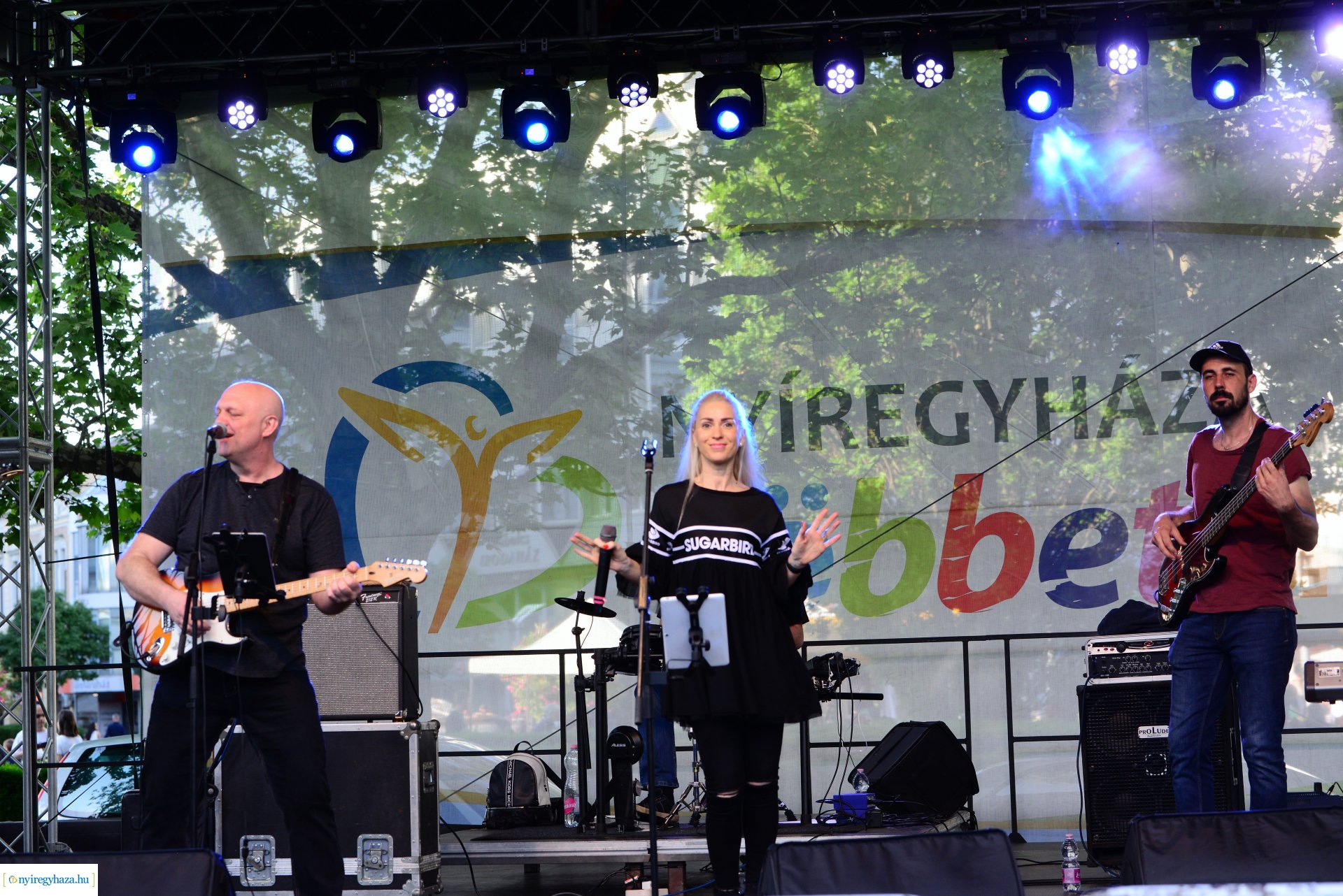 Városnap 2022 - fehércsokis várostortát készítettek a Sipkay-s cukrásztanulók