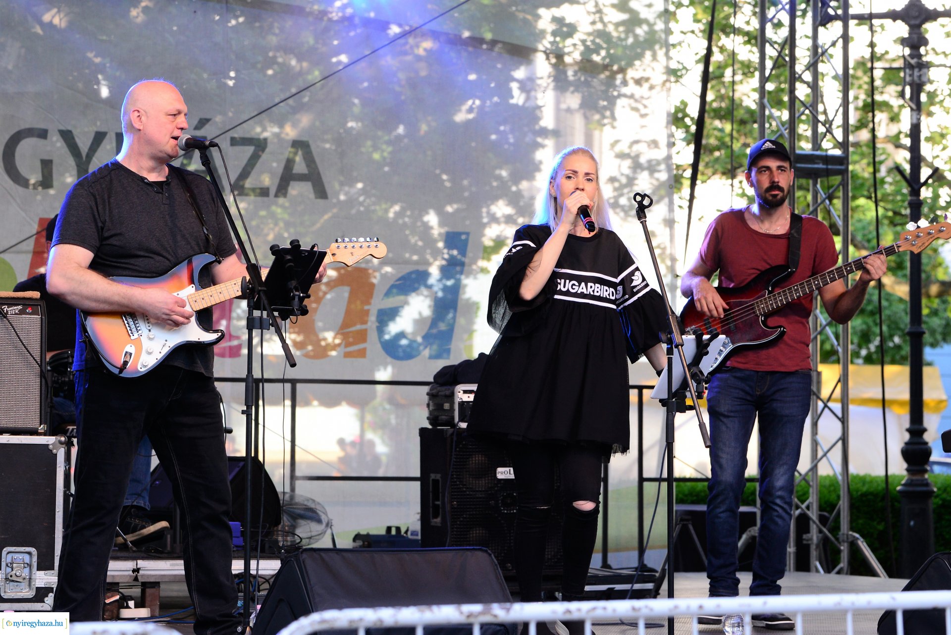 Városnap 2022 - fehércsokis várostortát készítettek a Sipkay-s cukrásztanulók