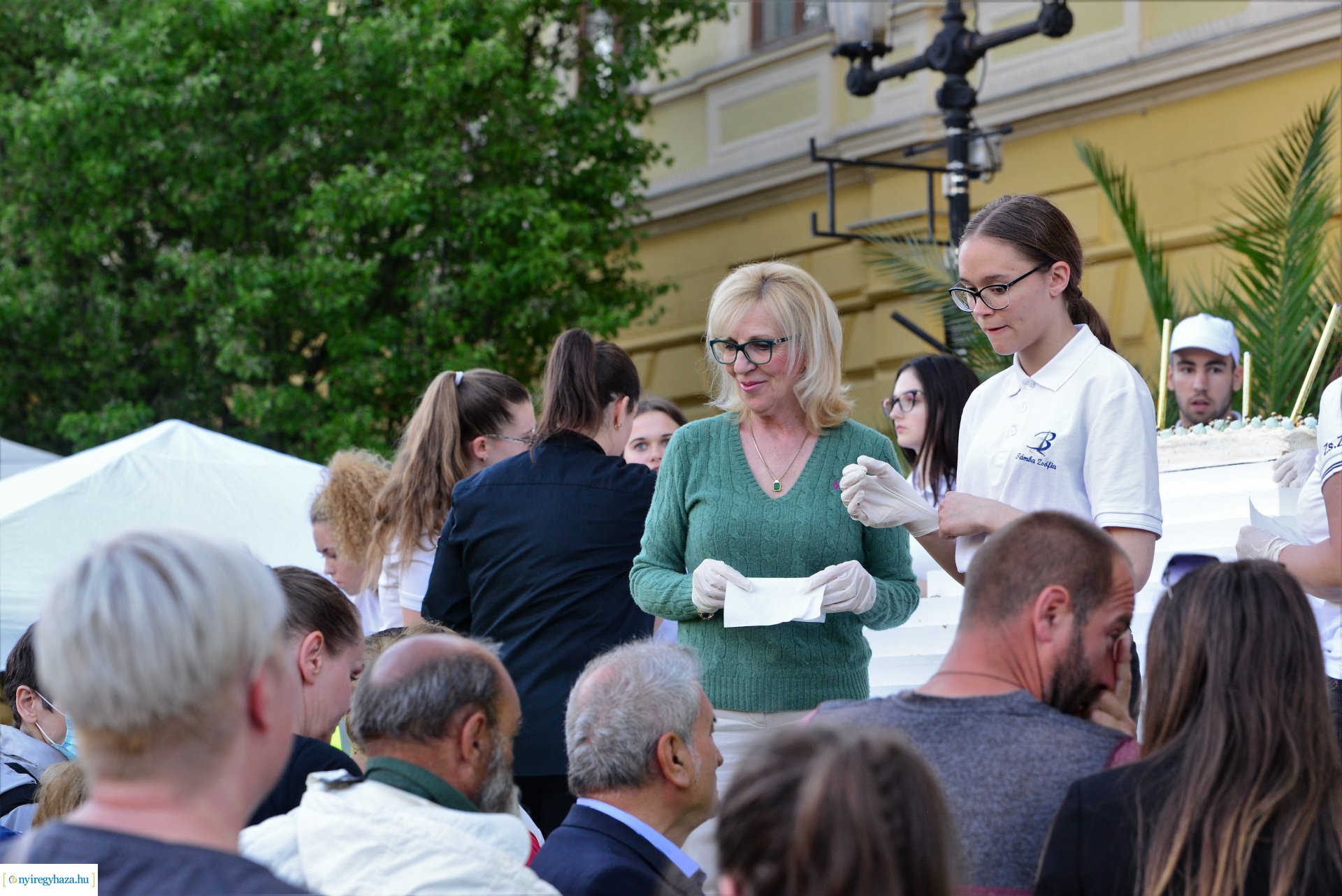 Városnap 2022 - fehércsokis várostortát készítettek a Sipkay-s cukrásztanulók