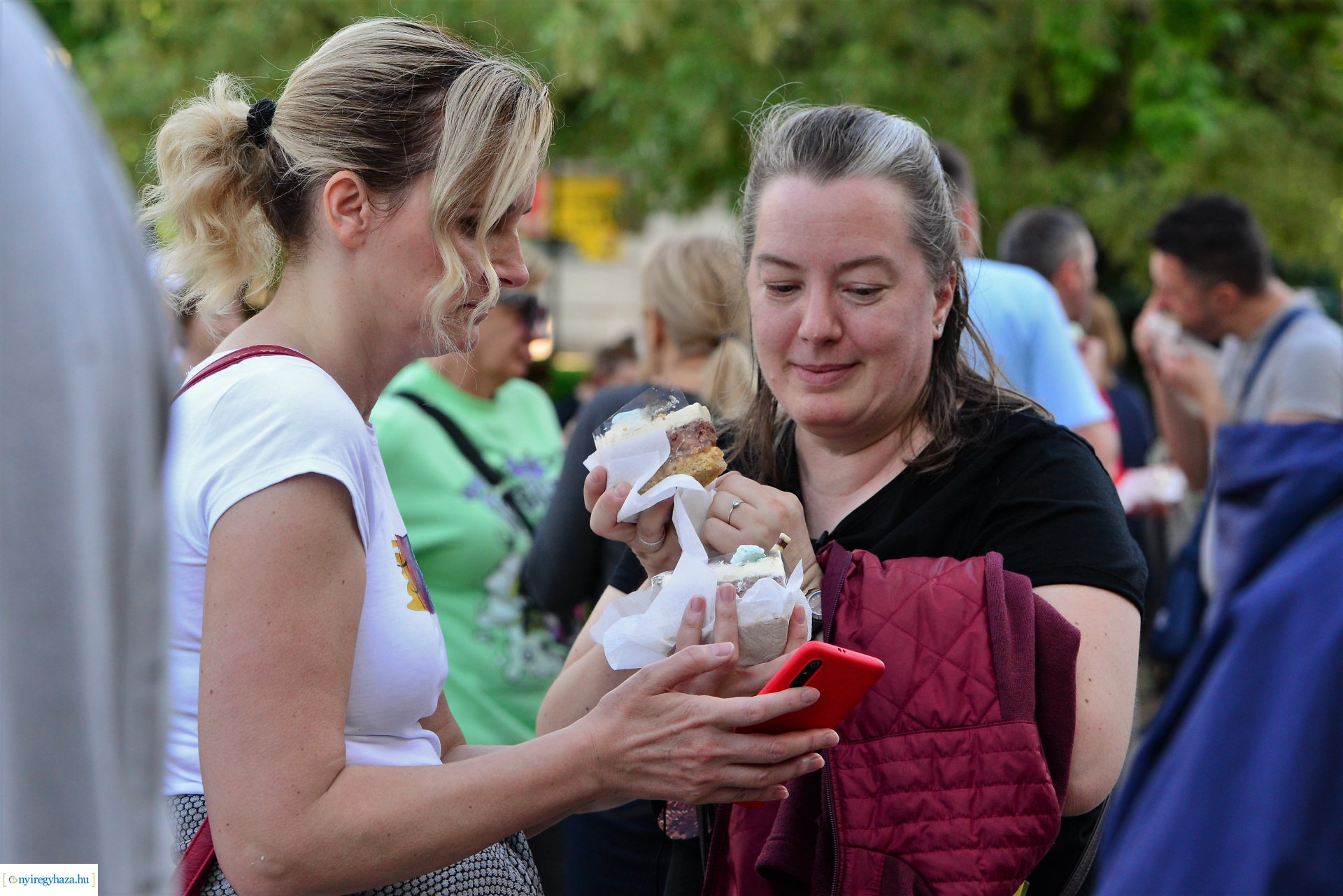 Városnap 2022 - fehércsokis várostortát készítettek a Sipkay-s cukrásztanulók