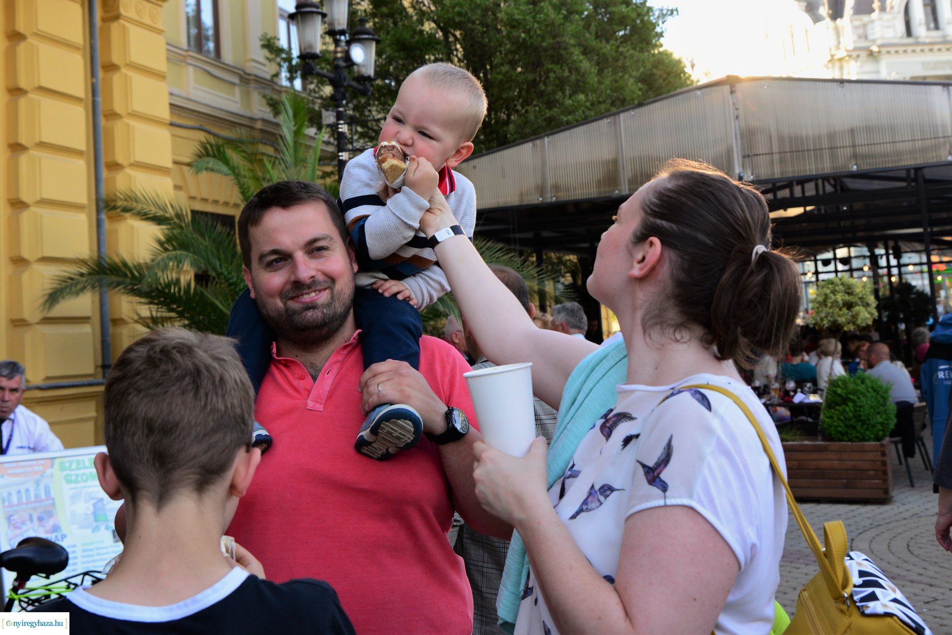 Városnap 2022 - fehércsokis várostortát készítettek a Sipkay-s cukrásztanulók