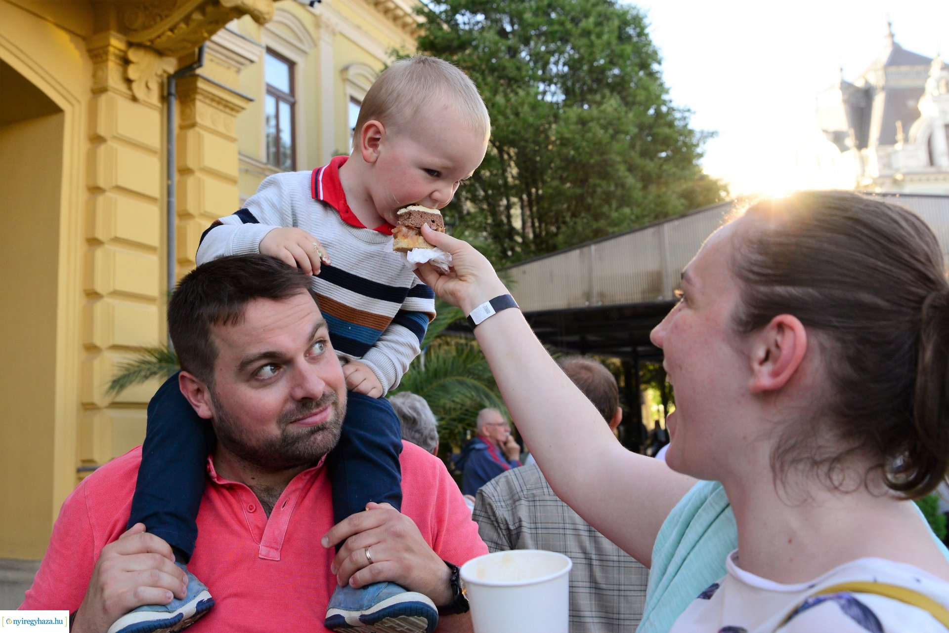 Városnap 2022 - fehércsokis várostortát készítettek a Sipkay-s cukrásztanulók