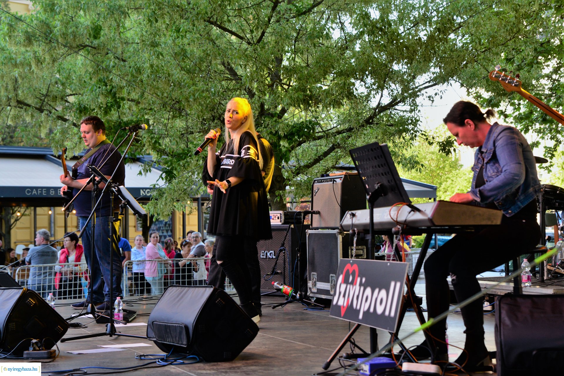 Városnap 2022 - fehércsokis várostortát készítettek a Sipkay-s cukrásztanulók