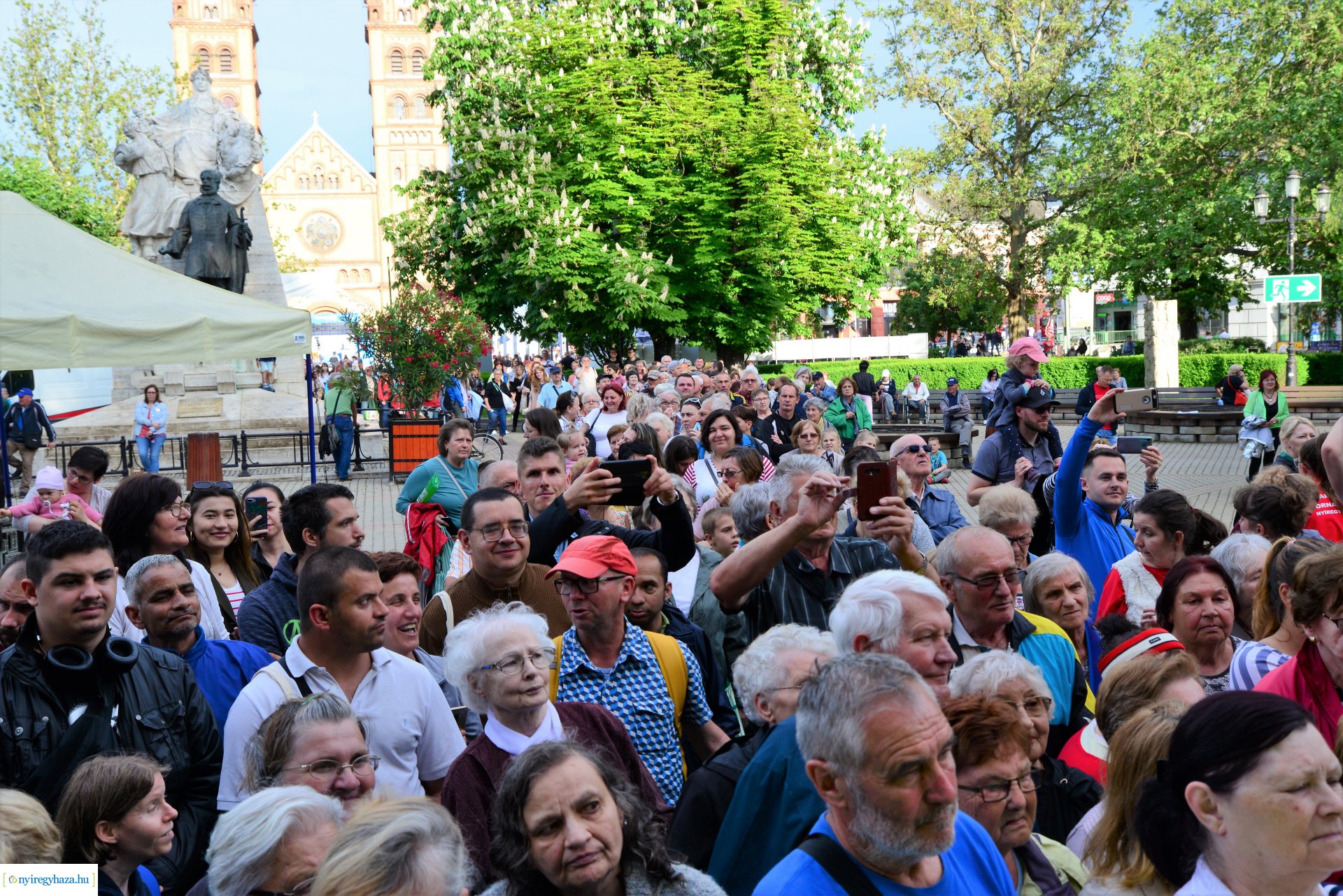 Városnap 2022 - fehércsokis várostortát készítettek a Sipkay-s cukrásztanulók