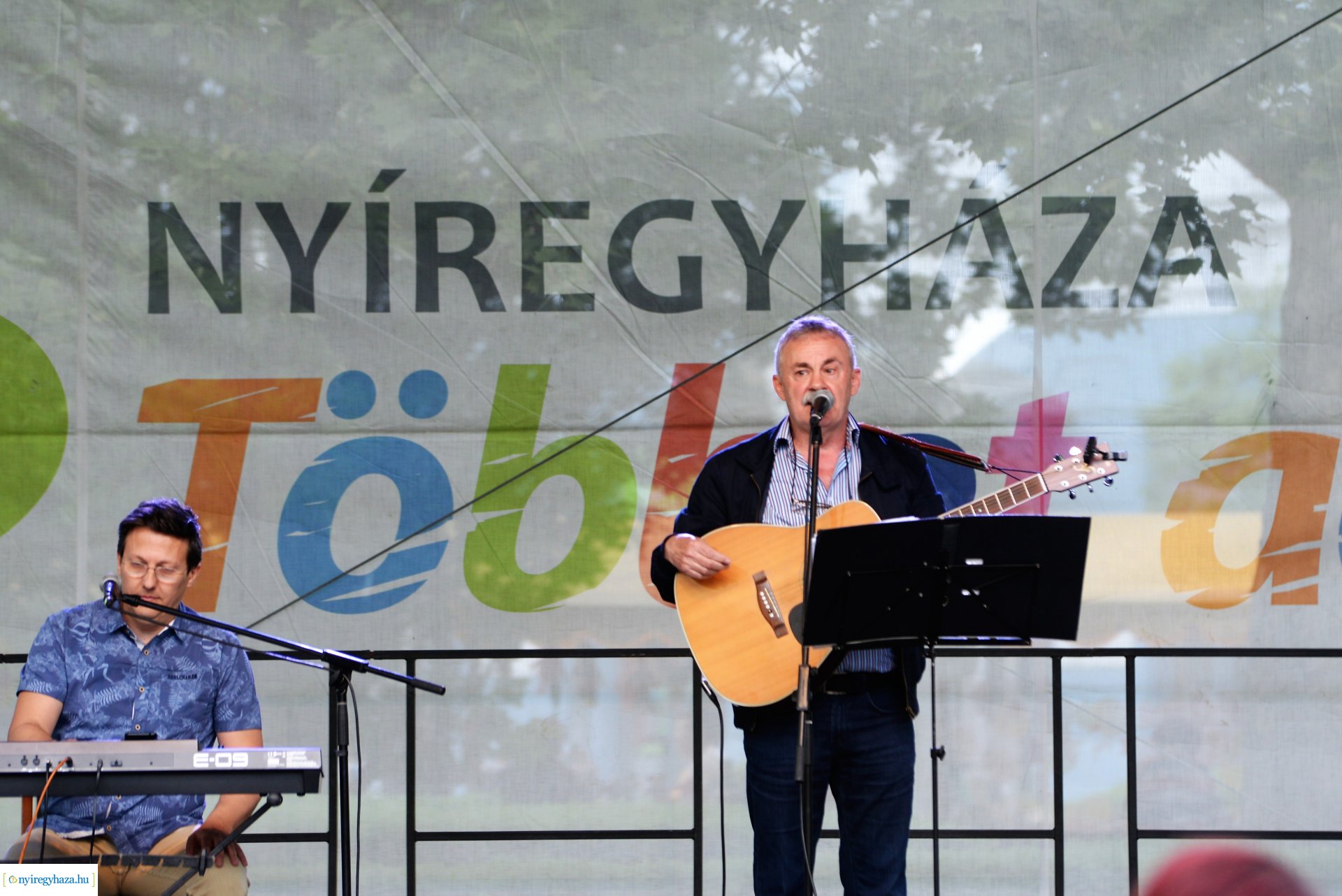 Városnap - a Dongó együttes műsorával kezdődtek a színpadi programok