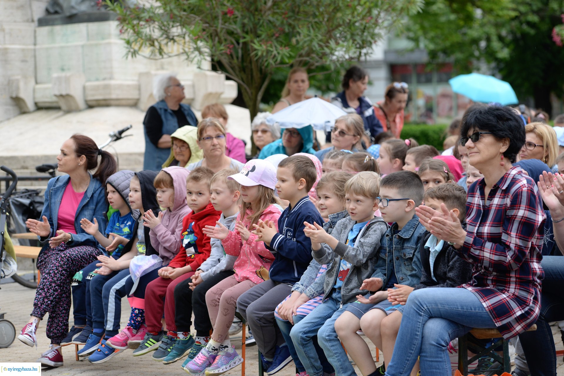 Városnap - a Dongó együttes műsorával kezdődtek a színpadi programok
