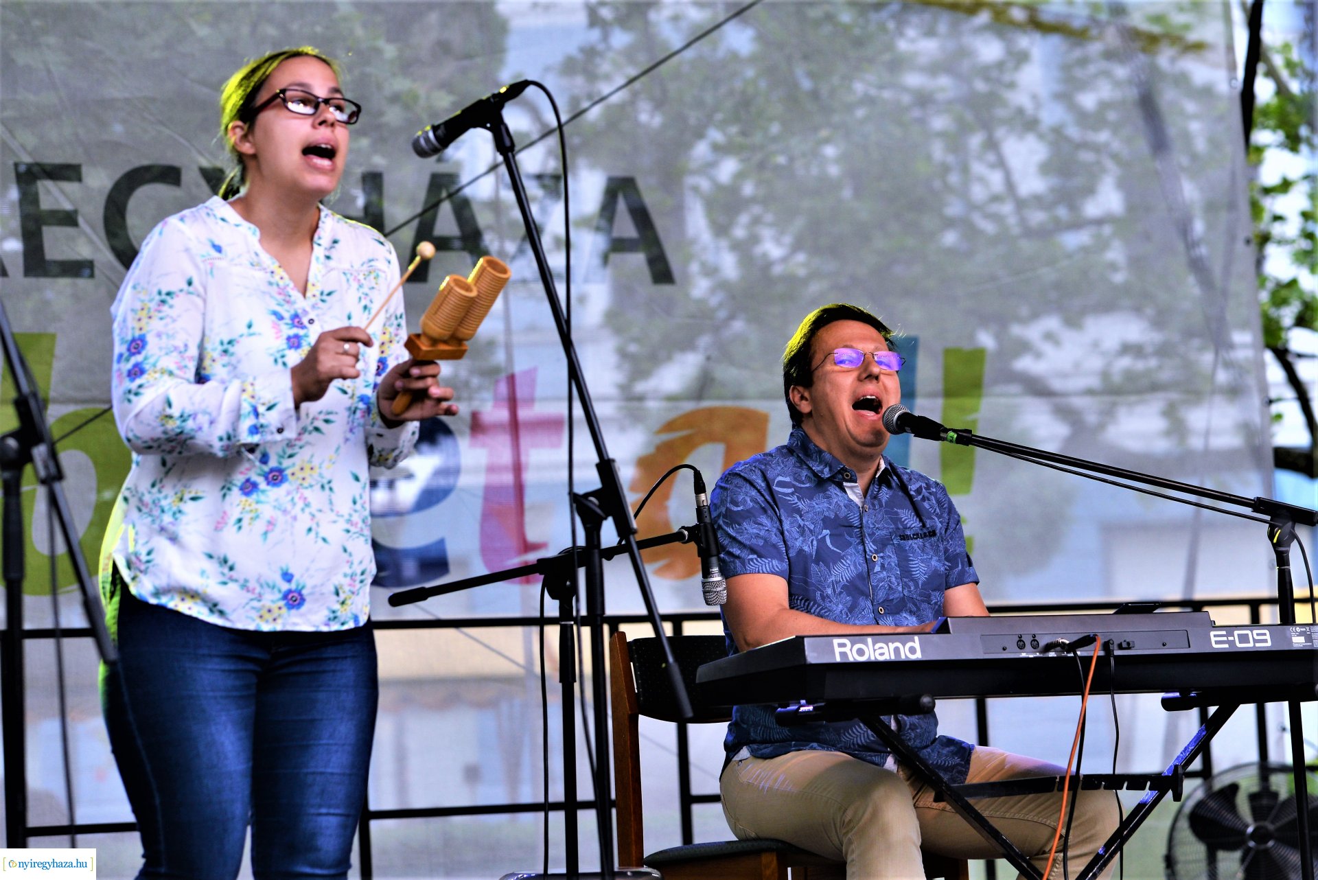 Városnap - a Dongó együttes műsorával kezdődtek a színpadi programok