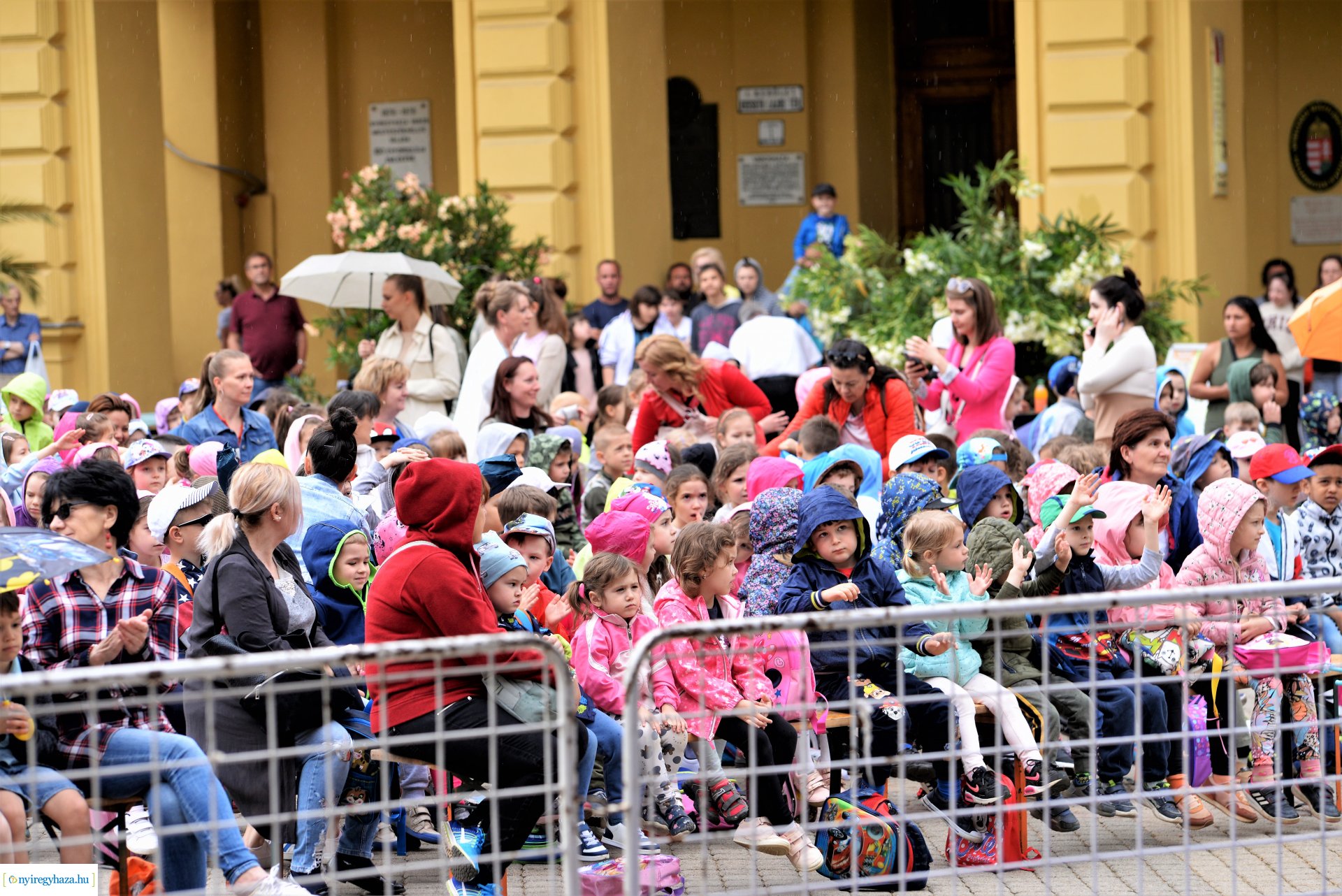 Városnap - a Dongó együttes műsorával kezdődtek a színpadi programok