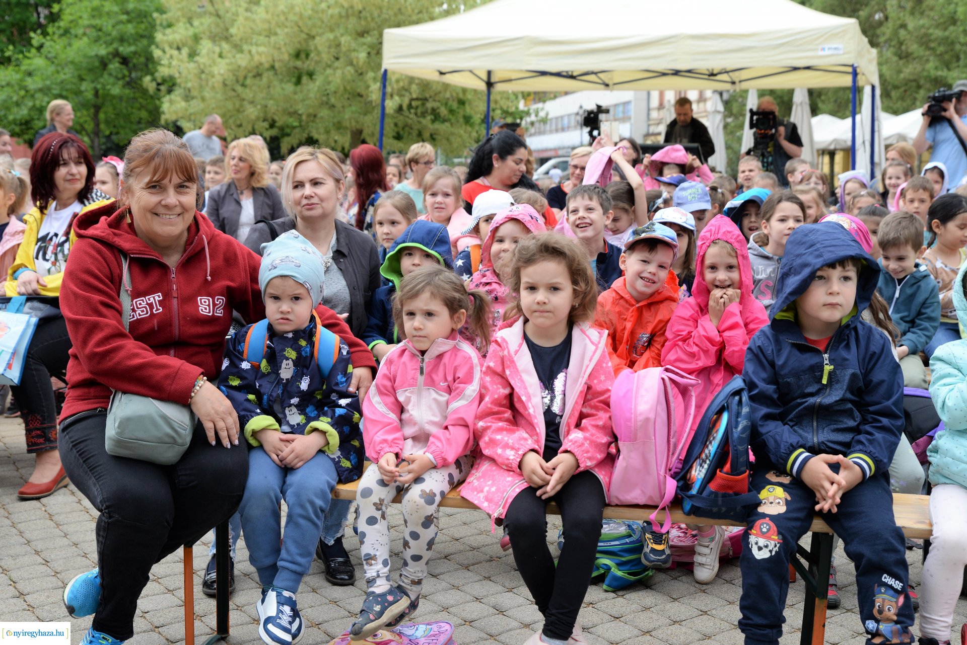 Városnap - a Dongó együttes műsorával kezdődtek a színpadi programok