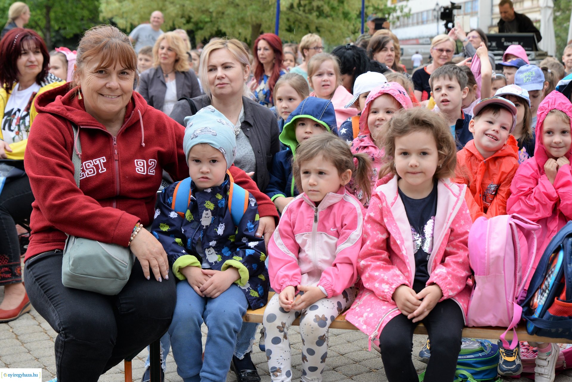 Városnap - a Dongó együttes műsorával kezdődtek a színpadi programok