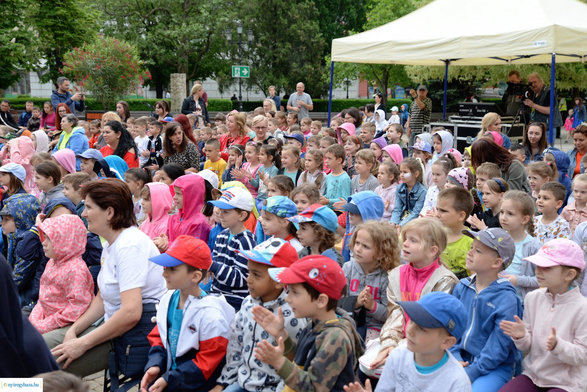 Városnap - a Dongó együttes műsorával kezdődtek a színpadi programok