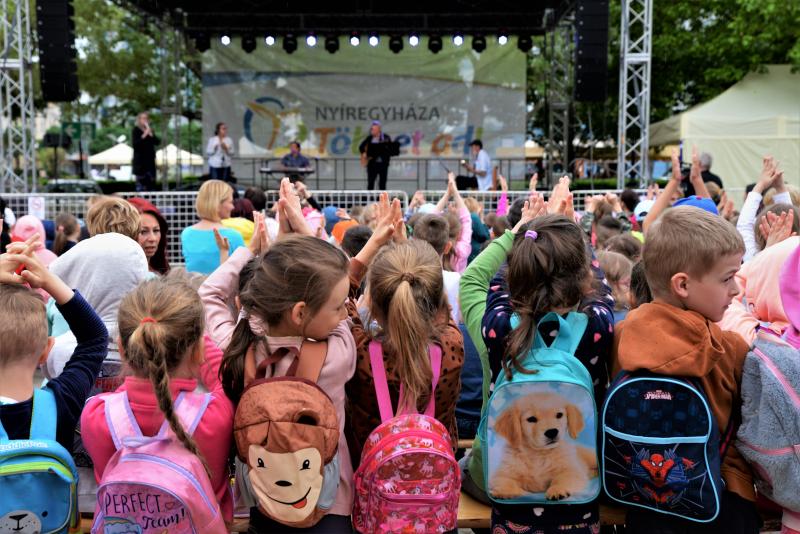 Városnap - a Dongó együttes műsorával kezdődtek a színpadi programok