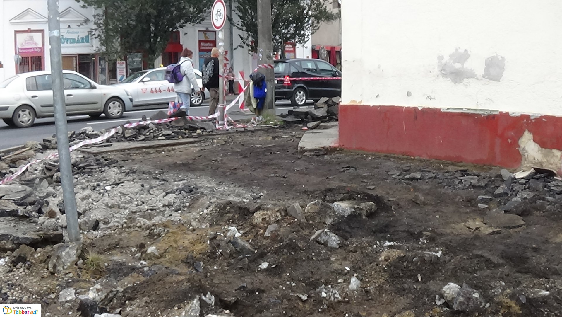 Városszerte több helyen újulnak a járdák