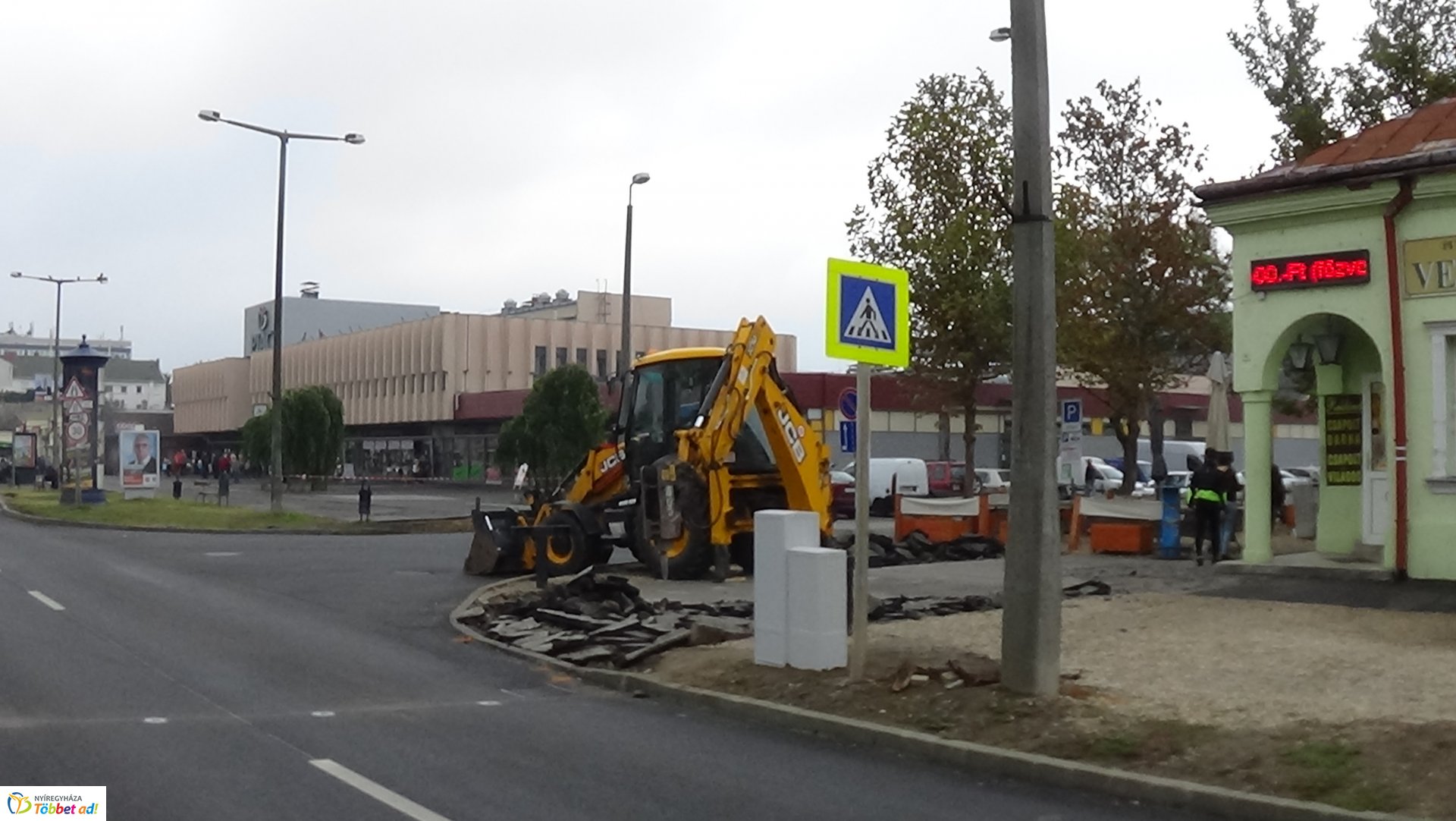 Városszerte több helyen újulnak a járdák