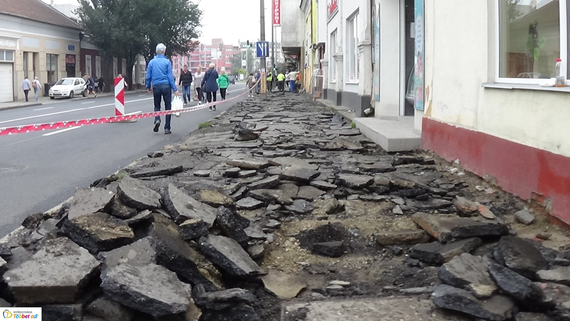 Városszerte több helyen újulnak a járdák
