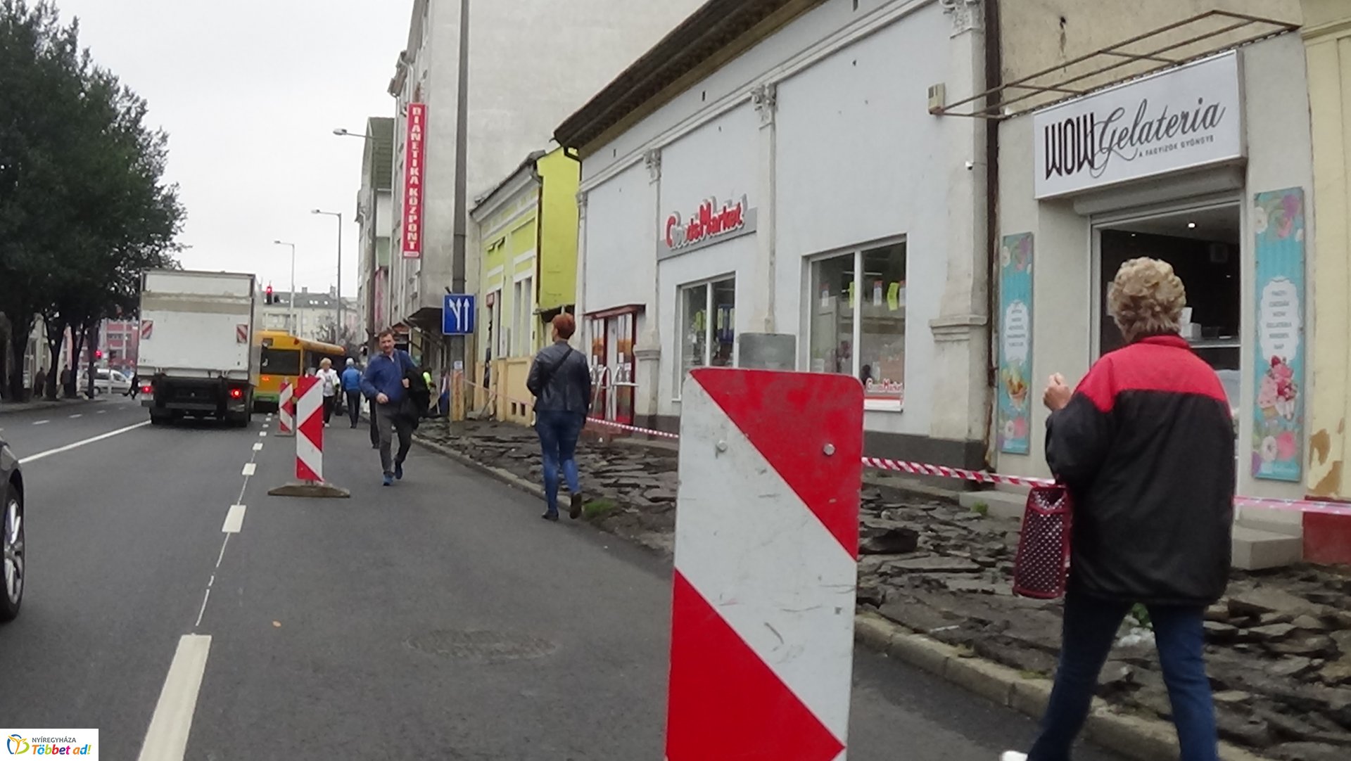 Városszerte több helyen újulnak a járdák