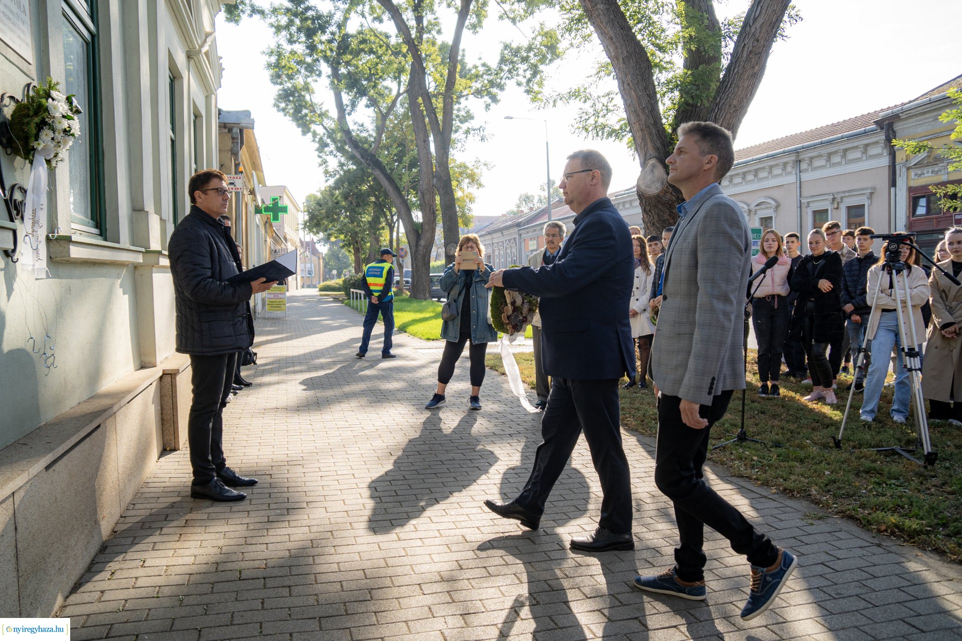 Városunk szülöttére, Krúdy Gyulára emlékeztünk szülőházánál és egykori iskolájánál