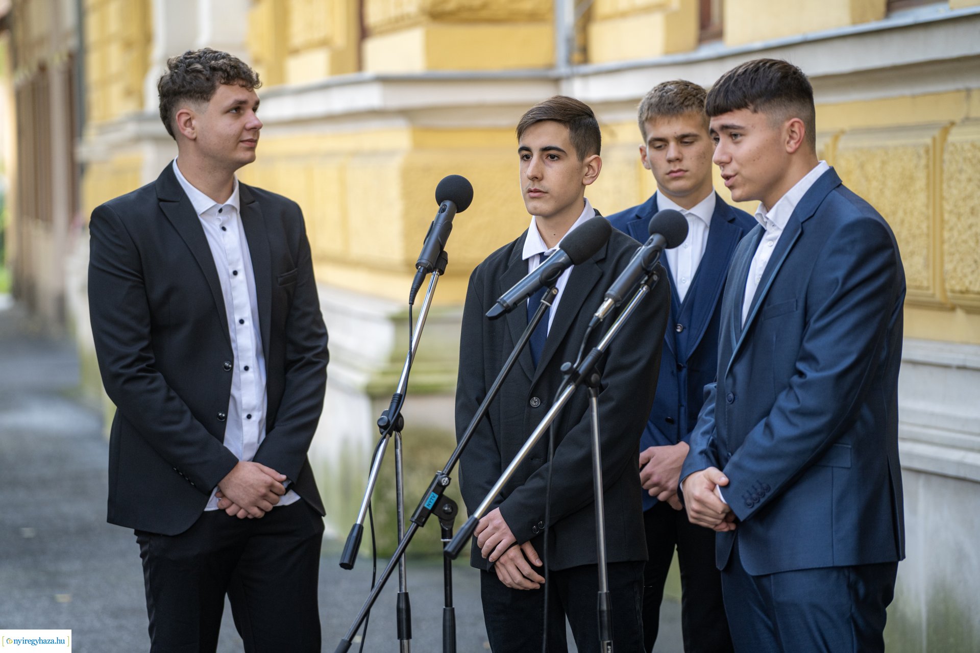 Városunk szülöttére, Krúdy Gyulára emlékeztünk szülőházánál és egykori iskolájánál