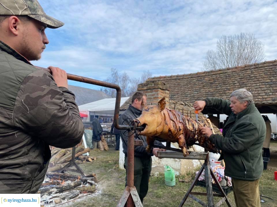 Vasárnap Disznótoros