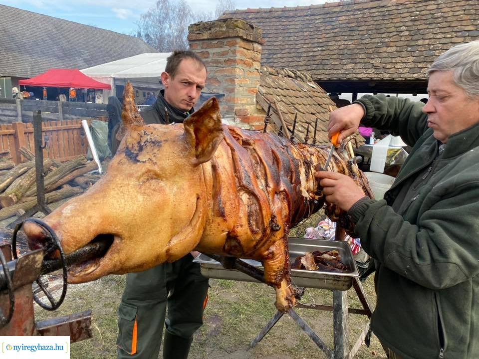 Vasárnap Disznótoros