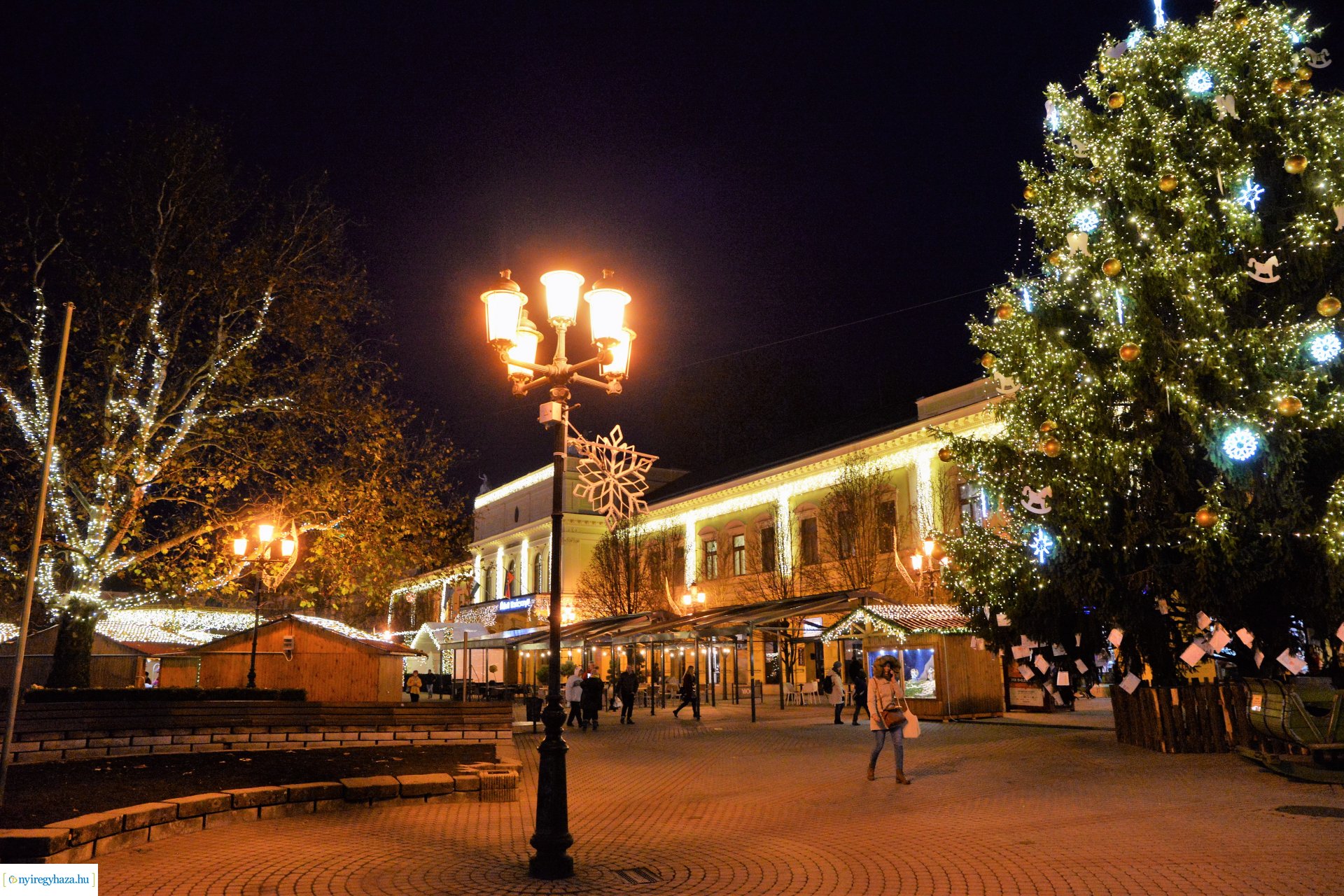 Vasárnap kigyúlnak az adventi fények Nyíregyháza belvárosában