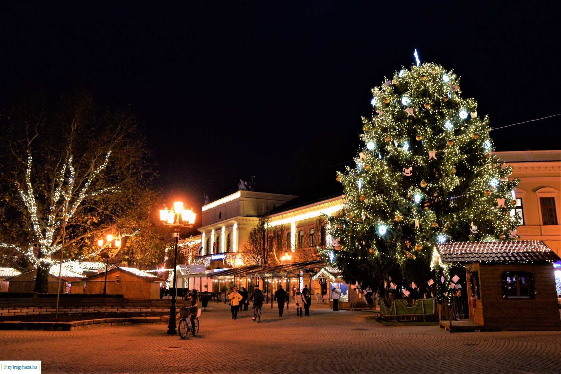 Vasárnap kigyúlnak az adventi fények Nyíregyháza belvárosában