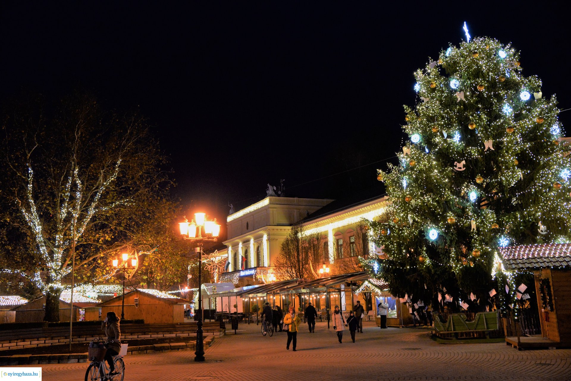 Vasárnap kigyúlnak az adventi fények Nyíregyháza belvárosában