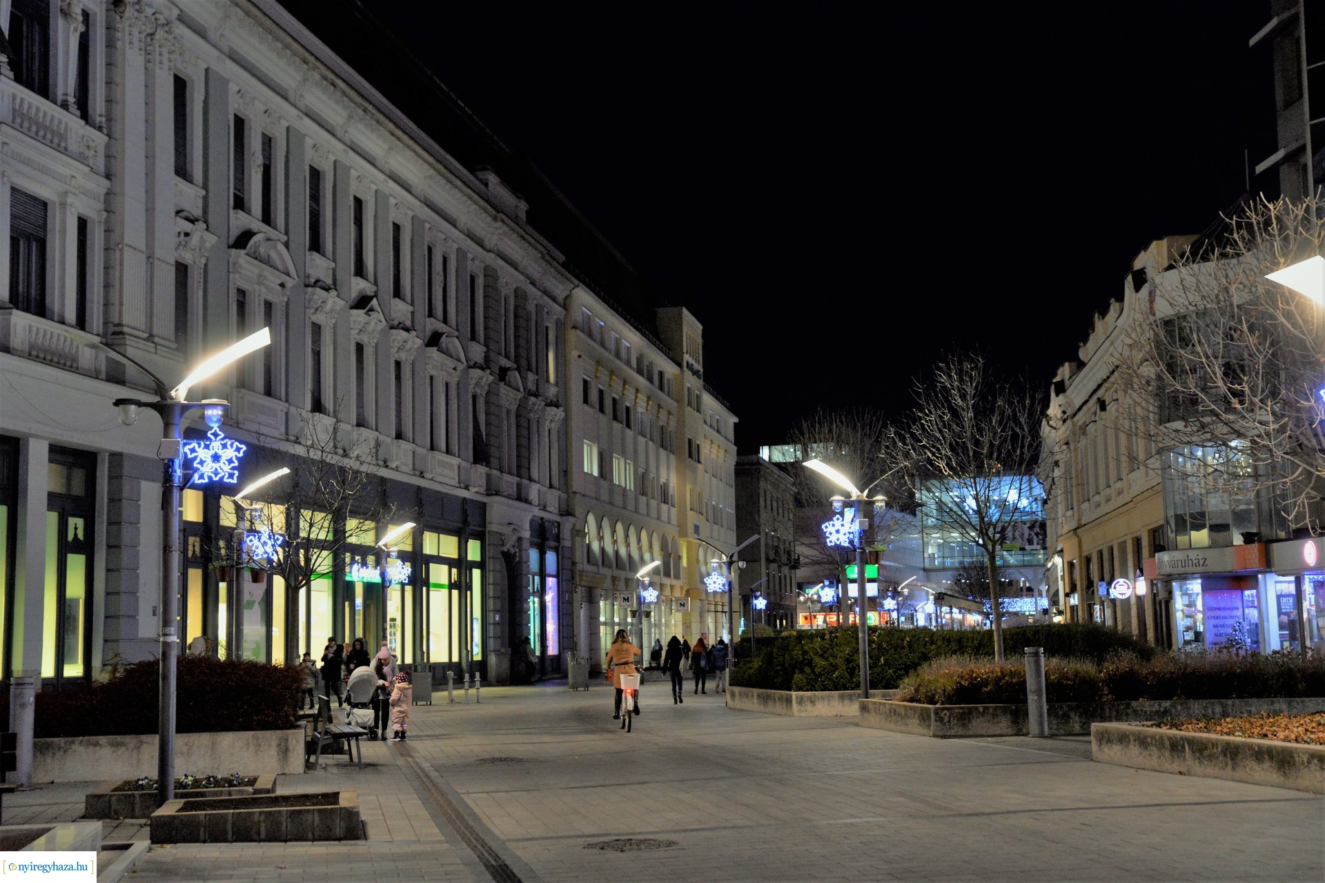 Vasárnap kigyúlnak az adventi fények Nyíregyháza belvárosában