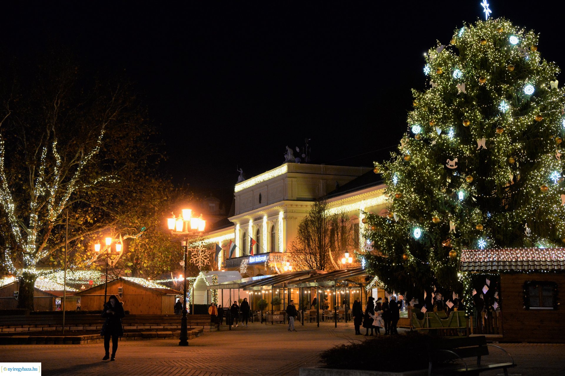 Vasárnap kigyúlnak az adventi fények Nyíregyháza belvárosában