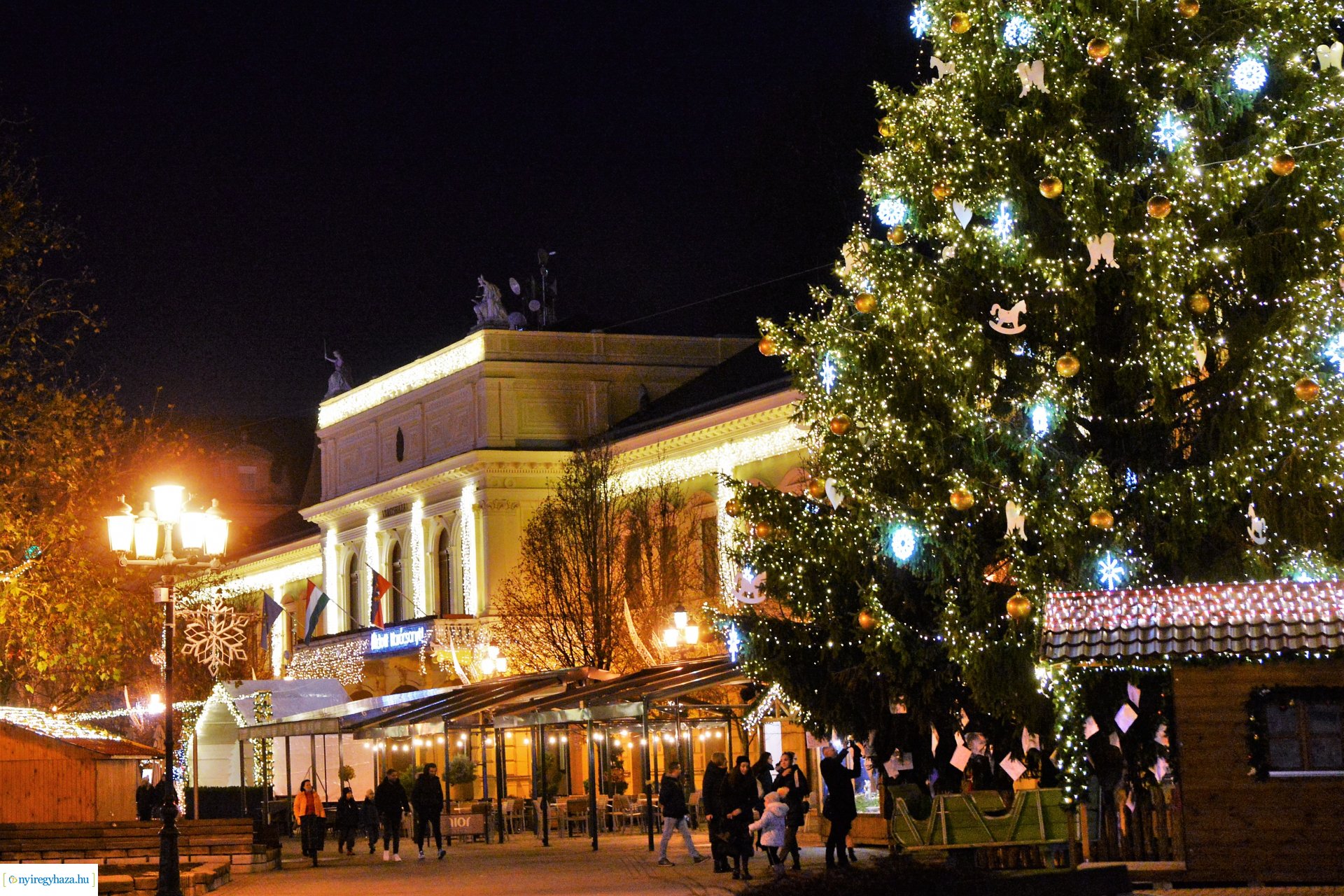 Vasárnap kigyúlnak az adventi fények Nyíregyháza belvárosában
