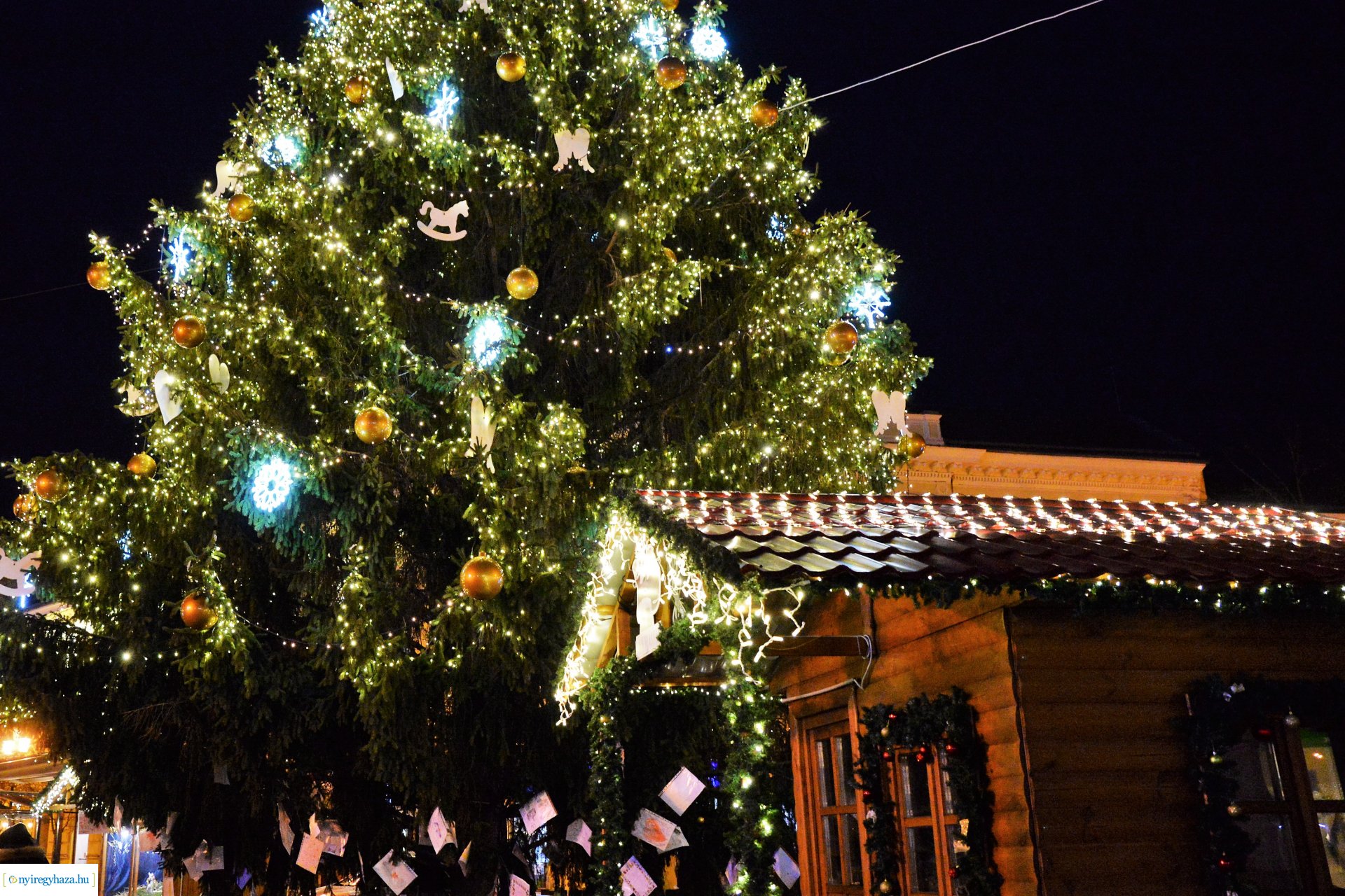Vasárnap kigyúlnak az adventi fények Nyíregyháza belvárosában