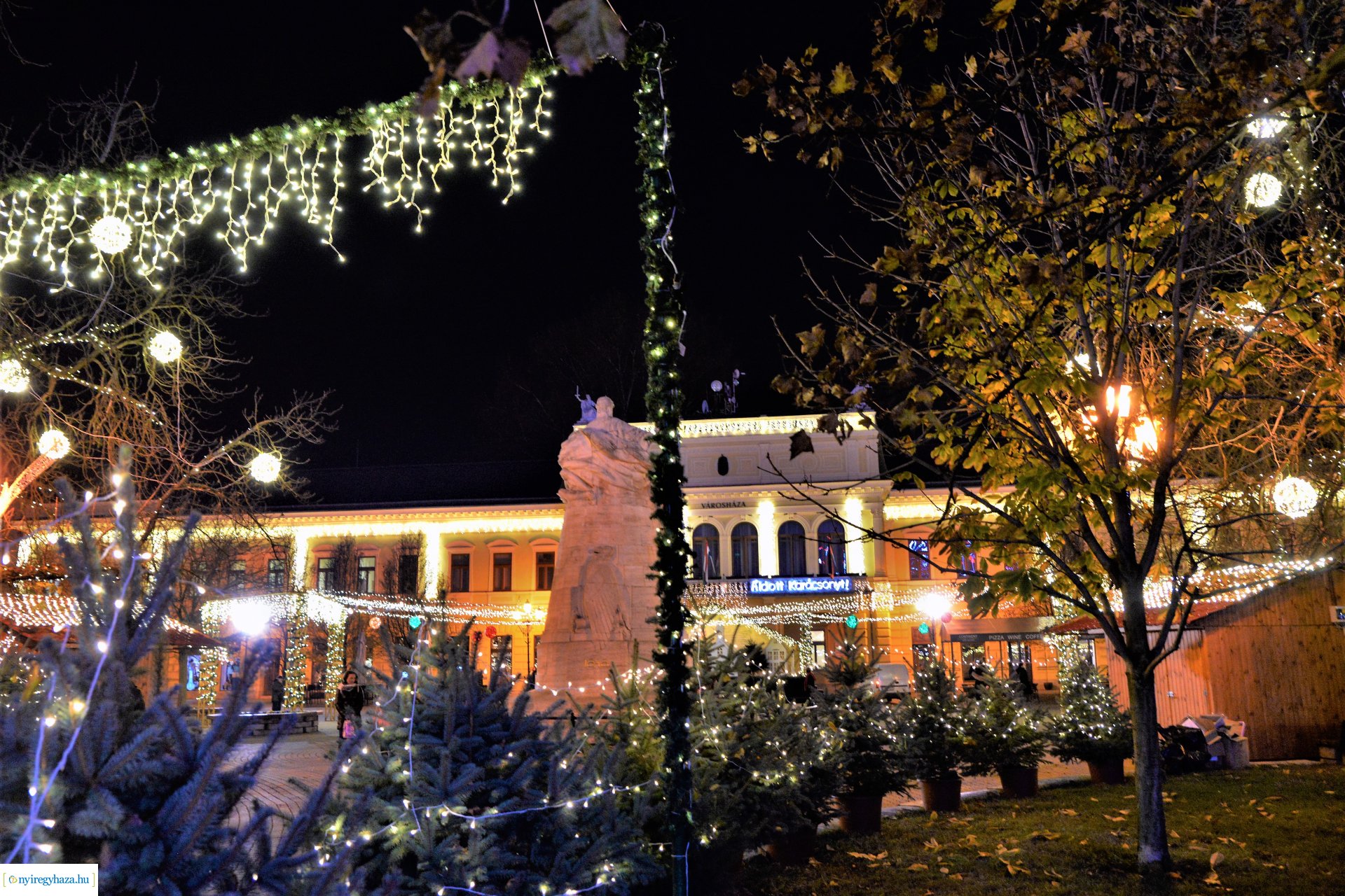 Vasárnap kigyúlnak az adventi fények Nyíregyháza belvárosában