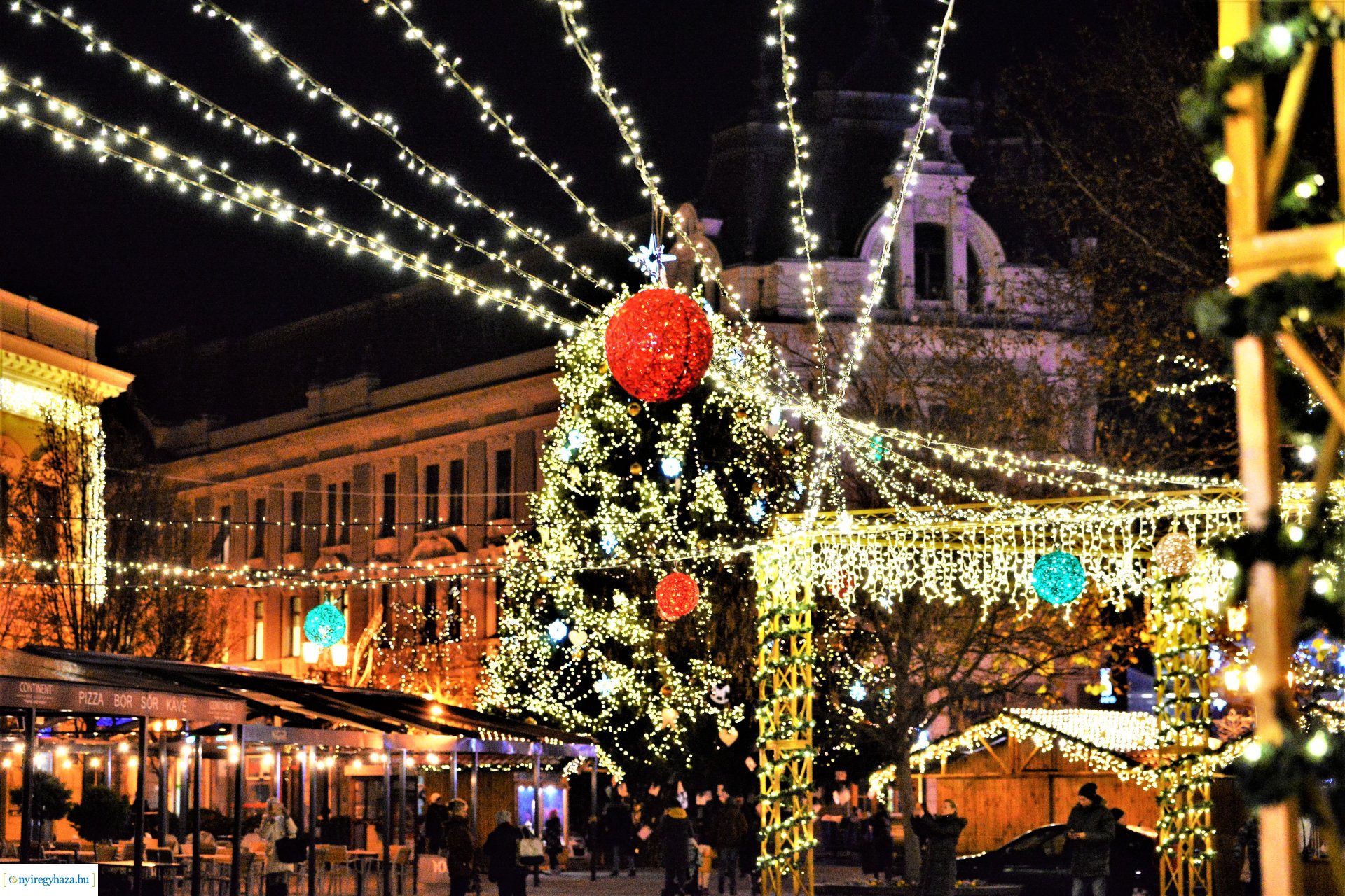 Vasárnap kigyúlnak az adventi fények Nyíregyháza belvárosában